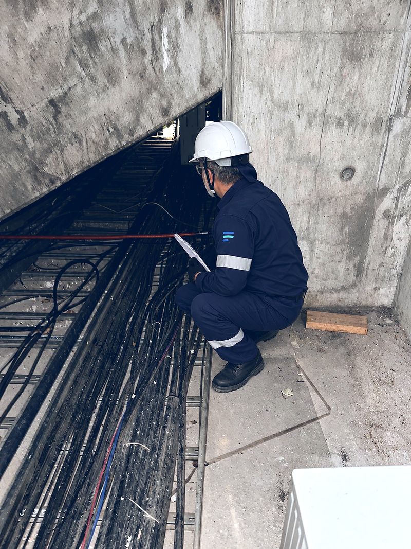 Inspección técnica de canalizaciones y bandejas en la planta
